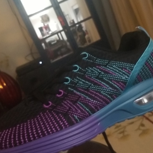 comfortable sneakers - Picture 1 of 2